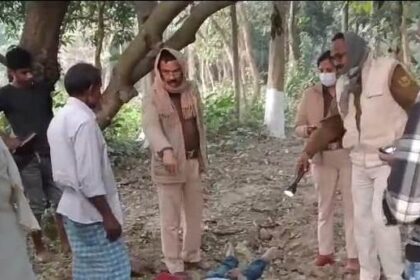 बेगूसराय में पेड़ से लटका हुआ युवक का शव पुलिस ने किया बरामद, इलाके में फैला सनसनी 25