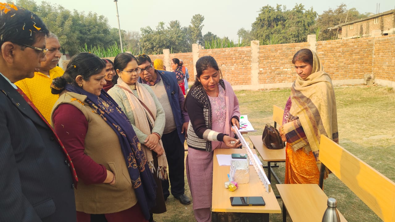 उत्क्रमित माध्यमिक विद्यालय केशावे में संकुल स्तरीय टीएलएम मेला का किया गया आयोजन ,शिक्षकों ने लिया भाग 3