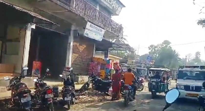 बेगूसराय में चोरो ने चोरी की घटना को दिया अंजाम, सोना चांदी की दुकान से चोरी कर हुआ फरार 3