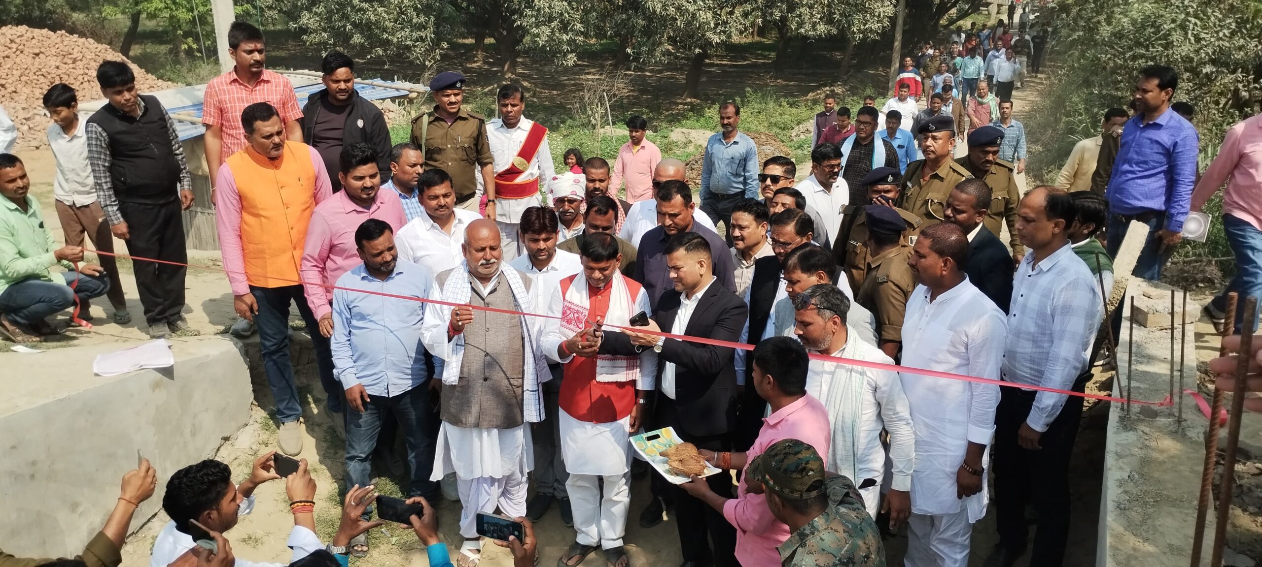 जिलाधिकारी बेगूसराय तुषार सिंगला ने बछवाड़ा प्रखंड के विभिन्न पंचायतों में चल रहे योजनाओं का किया निरीक्षण 4