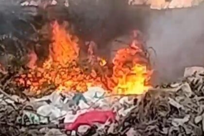 नालंदा: अस्पताल परिसर के कूड़े के ढेर में लगी आग,आग लगने से मची अफरा तफरी, दमकलकर्मियों ने आग पर पाया काबू 19
