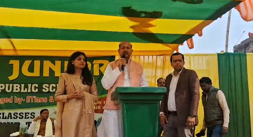 समस्तीपुर: डीपीएस जूनियर का उद्घाटन विधायक अख्तरुल इस्लाम शाहीन समेत गणमान्य लोगों ने दीप प्रज्वलित कर किया 1