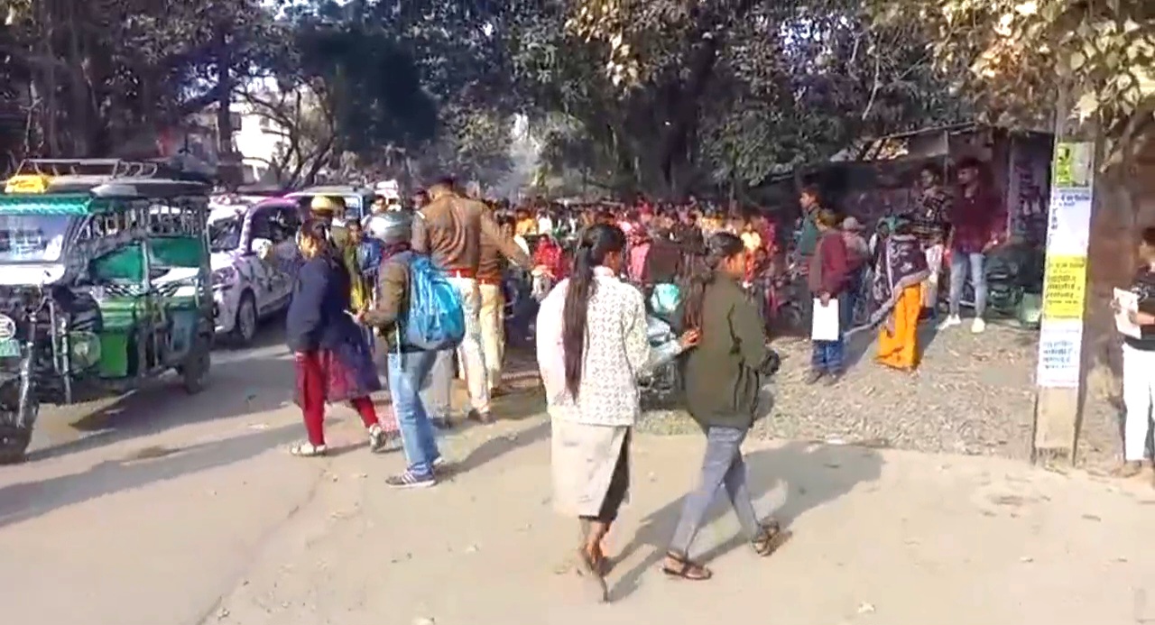 नालन्दा: 36 परीक्षा केंद्रों पर मैट्रिक की परीक्षा हुई शुरू,राजगीर में 8 हिलसा में 10,बिहार शरीफ में 18 परीक्षा केंद्र बनाए गए 3