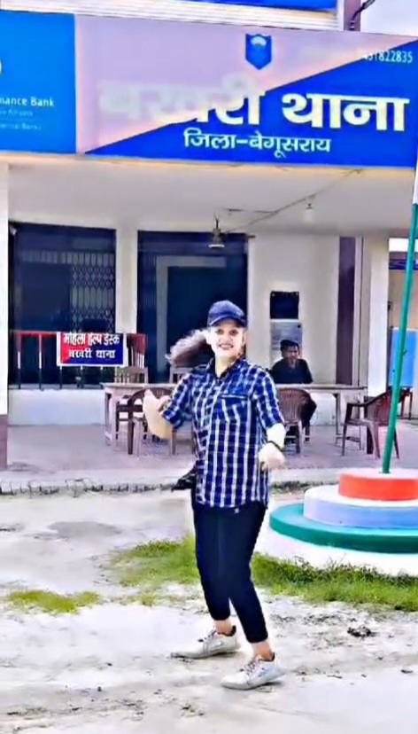 बेगूसराय में एक लड़की का थाने में भोजपूरी गाने पर रील बनाने का वीडियो हुआ वायरल 2