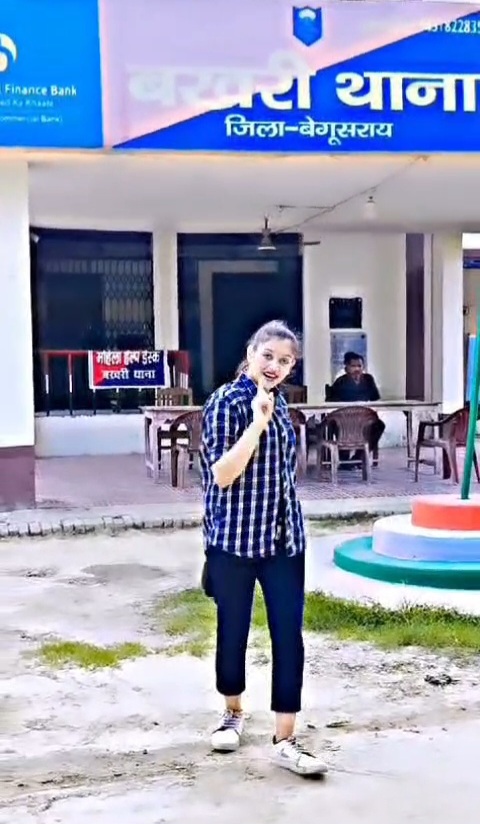बेगूसराय में एक लड़की का थाने में भोजपूरी गाने पर रील बनाने का वीडियो हुआ वायरल 1