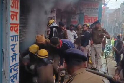 नालंदा : शॉर्ट सर्किट से गारमेंट्स की दुकान में भीषण आग, 26 लाख का सामान जलकर खाक 30