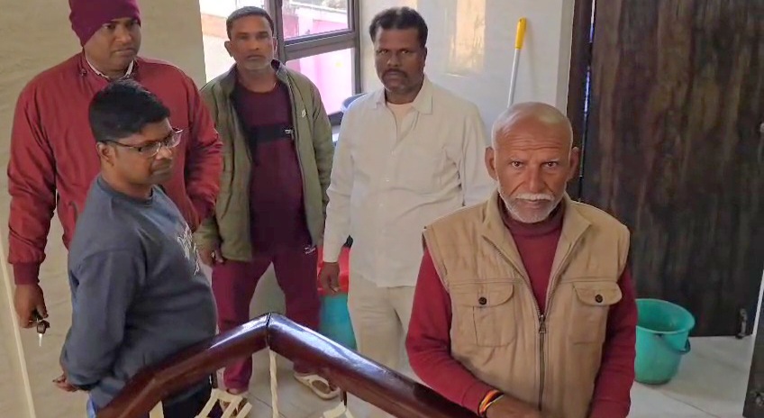 बेगूसराय में बेख़ौफ़ अपराधियों ने लूटपाट करने के दौरान स्वर्ण व्यवसाय को गोली मार कर किया घायल, निजी अस्पताल में भर्ती 3
