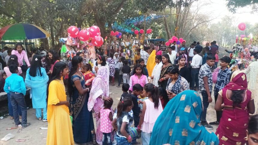 बंसत पंचमी मेला को लेकर बरैयपुरा के बसहा मंदिर में उमड़ी श्रद्धालुओं की भीड़ 1