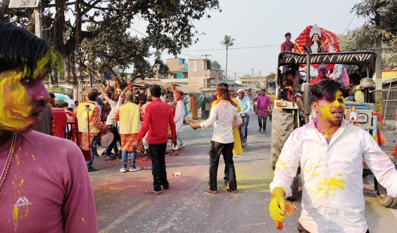 गाजे बाजे के साथ किया सरस्वती की प्रतिमा का किया गया विसर्जन 2