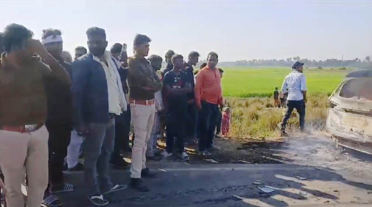 नालंदा: चलती कार में लगी अचानक आग, कार में बैठे छह लोगों ने कूदकर बचाई जान 3