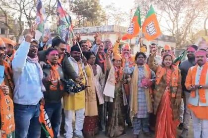 दिल्ली में विधानसभा में एनडीए की पूर्ण बहुमत से जीत पर नालन्दा के एनडीए कार्यकर्ताओं में जश्न का माहौल 17