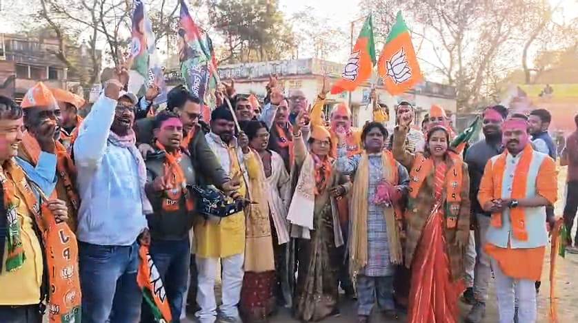 दिल्ली में विधानसभा में एनडीए की पूर्ण बहुमत से जीत पर नालन्दा के एनडीए कार्यकर्ताओं में जश्न का माहौल 1
