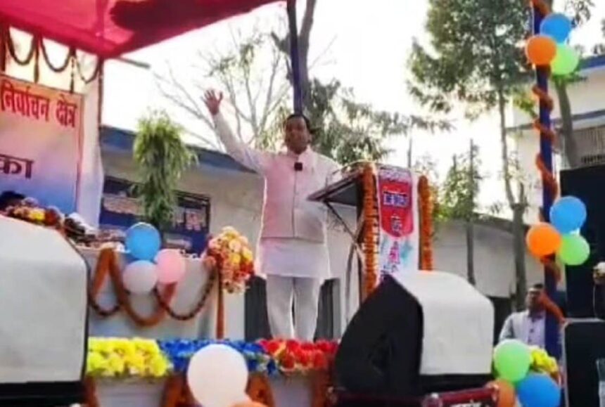 समस्तीपुर: जो घूस मांगता है उसका ऑडियो या वीडियो बना लीजिए और पैसा मांगे तो मुझे बुलाइए, आप पैसा दीजिएगा और हम पकड़कर जूता से पीटेंगे - एमएलसी बंशिधर ब्रजवासी 1