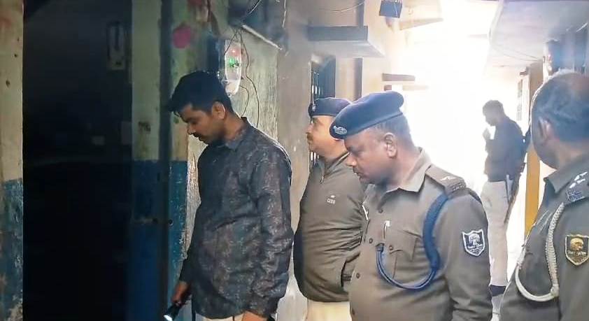 नालंदा: जमीनी विवाद में बकाया राशि को लेकर दिन दहाड़े घर में घुसकर बदमाशों ने युवक के सिर में मारी गोली, गंभीर हालत में पटना रेफर 2