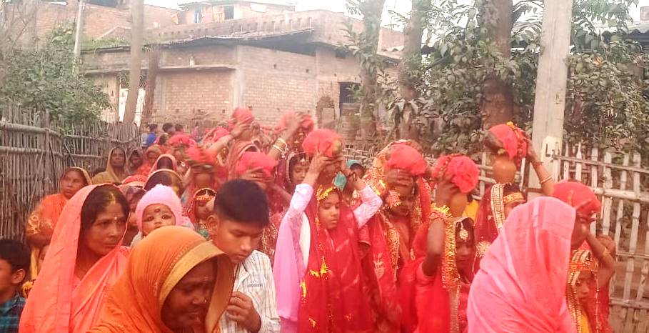 मां शितला की प्राण-प्रतिष्ठा सह अष्टयाम यज्ञ संपन्न, निकाली गई भव्य शोभायात्रा 3