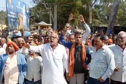 बेगूसराय में चर्चित छपरा एसपी के सरकारी चालक के पिता की हत्या के मामले में दो आरोपी गिरफ्तार, गिरफ़्तारी के विरोध में ग्रामीणों ने किया हंगामा 19