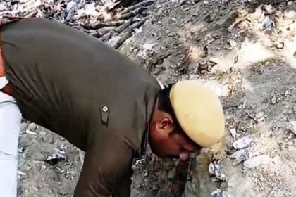 बेगूसराय में एक कलयुगी मां ने जन्म देने के बाद नवजात बच्ची के शव गड्ढे किनारे फेका, इलाके में फैली सनसनी 23