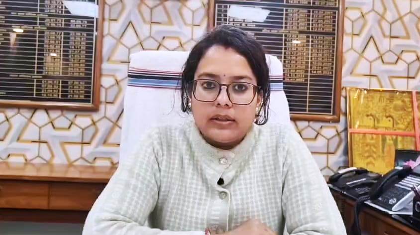 समस्तीपुर: जयनगर-पटना एक्सप्रेस में ब्रेक बाइंडिंग की सूचना पर चालक ने ट्रेन को रोका, व्हील को ब्रेक बाइंडिंग मुक्त कराकर ट्रेन गंतव्य जगह के लिए हुआ रवाना 1