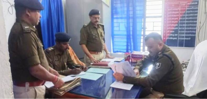 एसपी ने वीरपुर थाना का किया निरीक्षण, लंबित मामलों का निष्पादन करने का दिया निर्देश 1