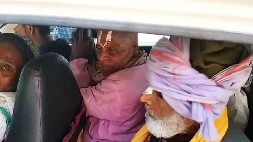 बेगूसराय में कार और ऑटो के बीच आमने-सामने टक्कर, ऑटो पर सवार 11 साधु संत गंभीर रूप से घायल, अस्पताल में भर्ती 2