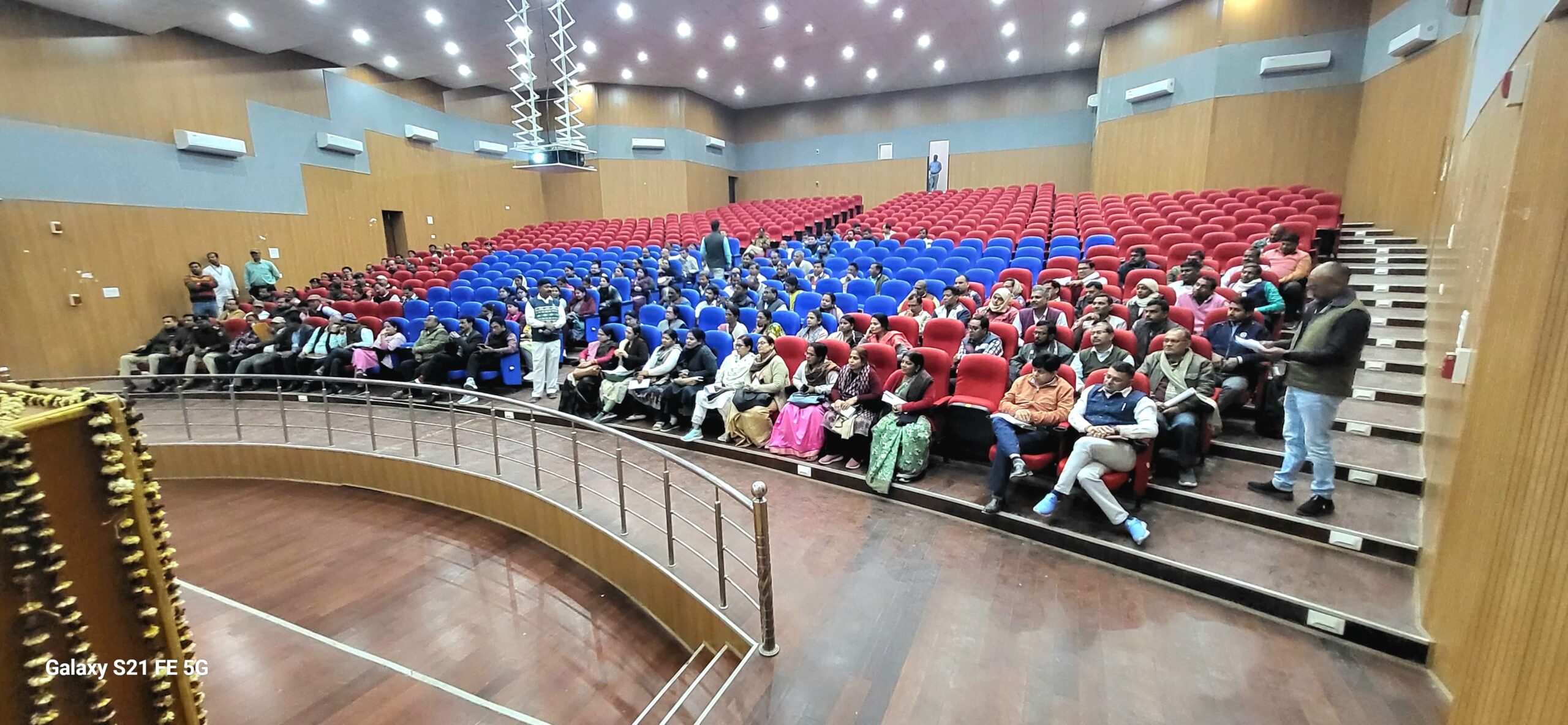 बेगूसराय जिलाधिकारी तुषार सिंगला ने बीस करोड़ उनतीस लाख पैतीस हजार एक सौ उन्नीस रुपये के लागत से तीस योजनाओं को दी स्वीकृति 4