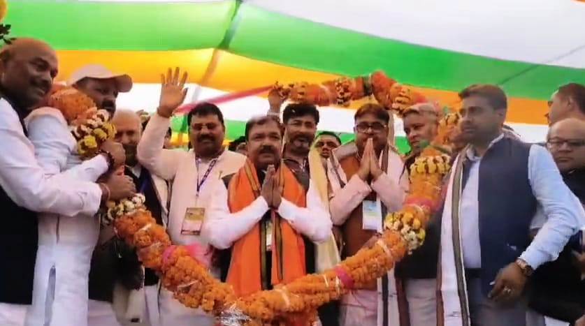 बुढ़ापा मे सिर्फ अपना बेटा दिखाई पर रहा है की उनका बेटा मुख्यमंत्री बन जाए,जिसे जनता कभी स्वीकार नहीं करेंगी - दिलीप जायसवाल 2