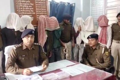 कैमूर: चोरी की घटना का पुलिस ने किया उद्भेदन, तीन चोर और चोरी का सामान खरीदने वाले पांच दुकानदार गिरफ्तार 29