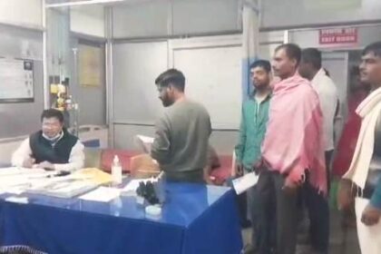 बेगूसराय में बिजली काटने से नाराज उपभोक्ता ने विभाग के कर्मियों के साथ किया मारपीट 24