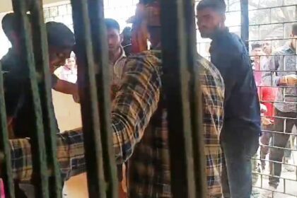 जीविका सामुदायिक पुस्तकालय बछवाड़ा में छात्रो के बीच जमकर मारपीट,  दो छात्र जख्मी 17