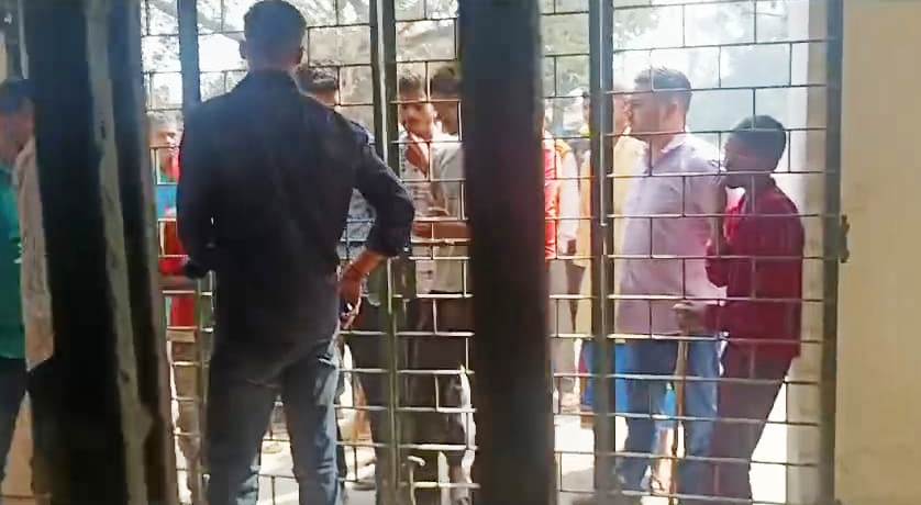 जीविका सामुदायिक पुस्तकालय बछवाड़ा में छात्रो के बीच जमकर मारपीट,  दो छात्र जख्मी 2