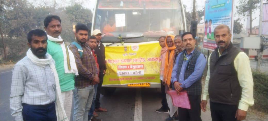 पीएम मोदी के कार्यक्रम में भाग लेने बस से भागलपुर रवाना हुए बरौनी प्रखण्ड के किसान 2