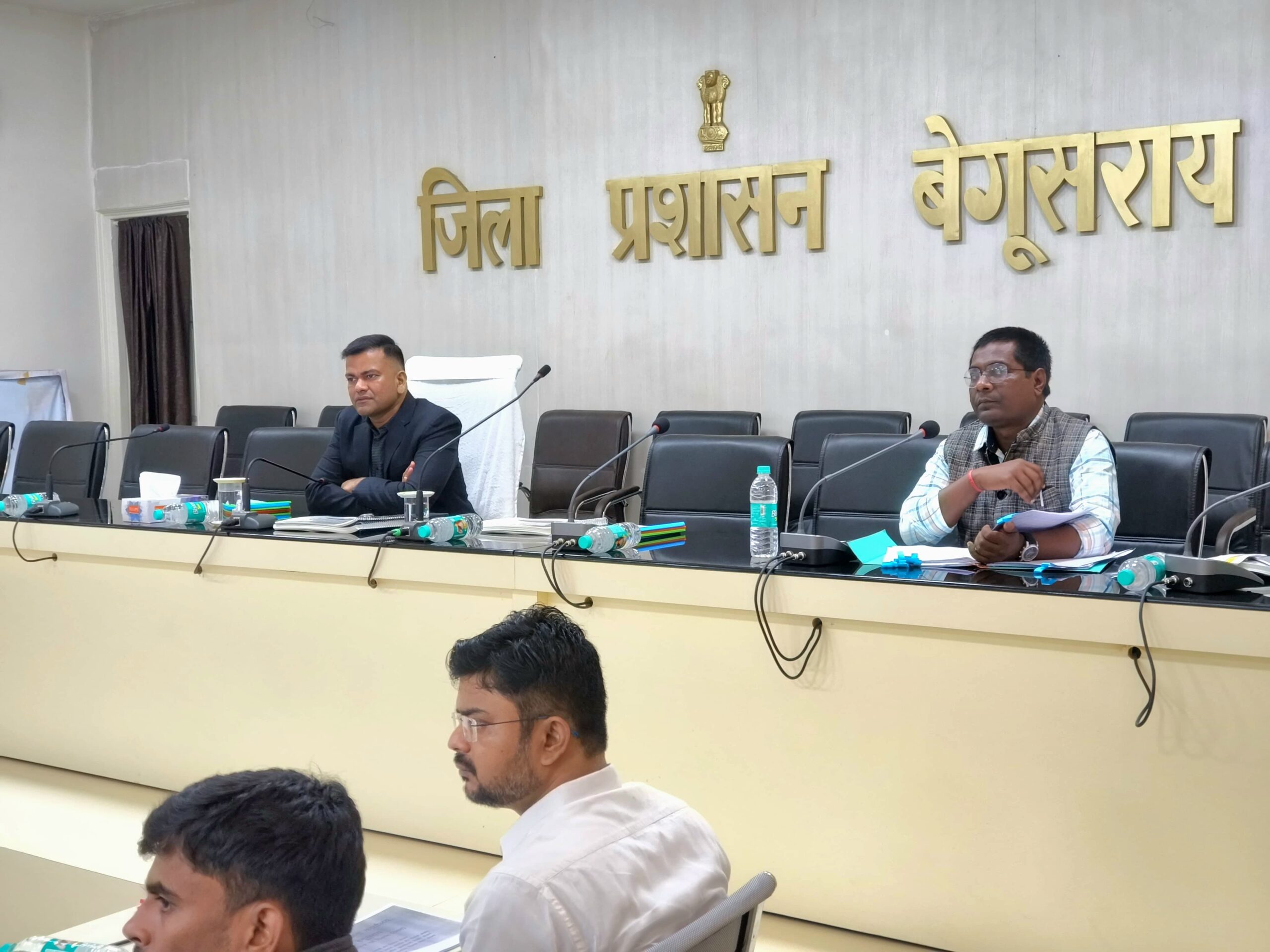 जिलाधिकारी ने विभिन्न विभागो के साथ की समीक्षा बैठक, पदाधिकारीयों को दिया आवश्यक निर्देश 6