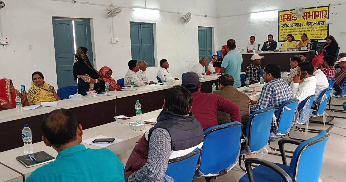 खोदावंदपुर पंचायत समिति की बैठक संपन्न,राशि भुगतान में विलंब पर सदस्यों ने जताया चिंता 4