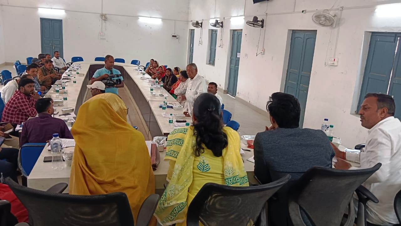 खोदावंदपुर पंचायत समिति की बैठक संपन्न,राशि भुगतान में विलंब पर सदस्यों ने जताया चिंता 3