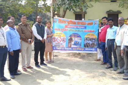 सड़क सुरक्षा के प्रति पुलिस ने आमजनों को किया जागरूक, प्रभात फेरी निकाल कर किया जन जागरण 25