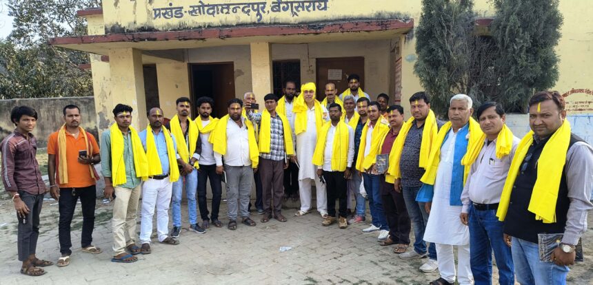 होली मिलन समारोह में जन स्वराज पार्टी के कार्यकर्ताओं ने पत्रकारों को किया सम्मानित 1
