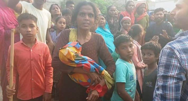 मोहम्मद आजाद का शव सहुरी स्थित घर पहुंचते ही आक्रोशित हुए स्थानीय लोग 1