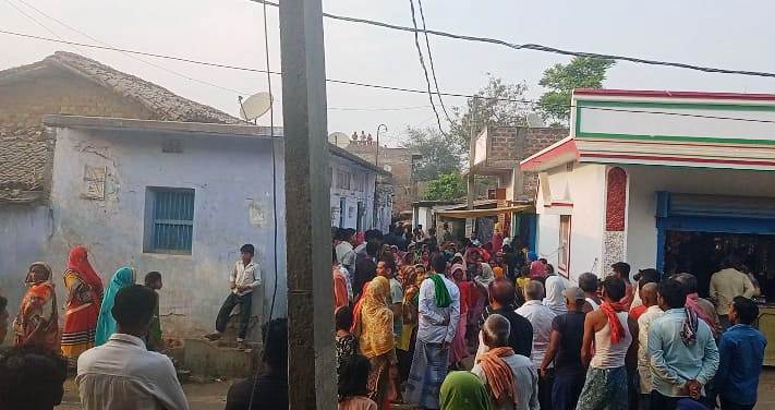 मोहम्मद आजाद का शव सहुरी स्थित घर पहुंचते ही आक्रोशित हुए स्थानीय लोग 4