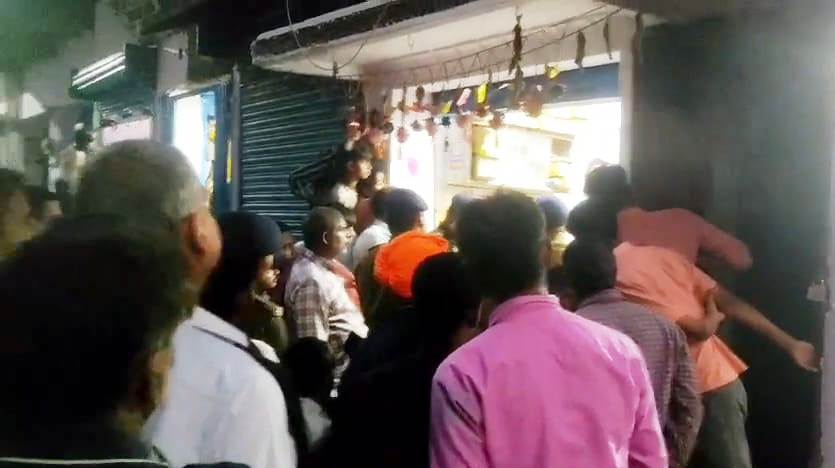 नालंदा-परवलपुर में स्वर्ण व्यवसाई की दुकान में हुआ दिनदहाड़े लूट,विरोध करने पर अपराधियों ने की फायरिंग 1