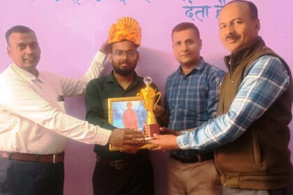 भगवानपुर प्रखंड में टीएलएम मेला के चयनित शिक्षक हुए सम्मानित 24
