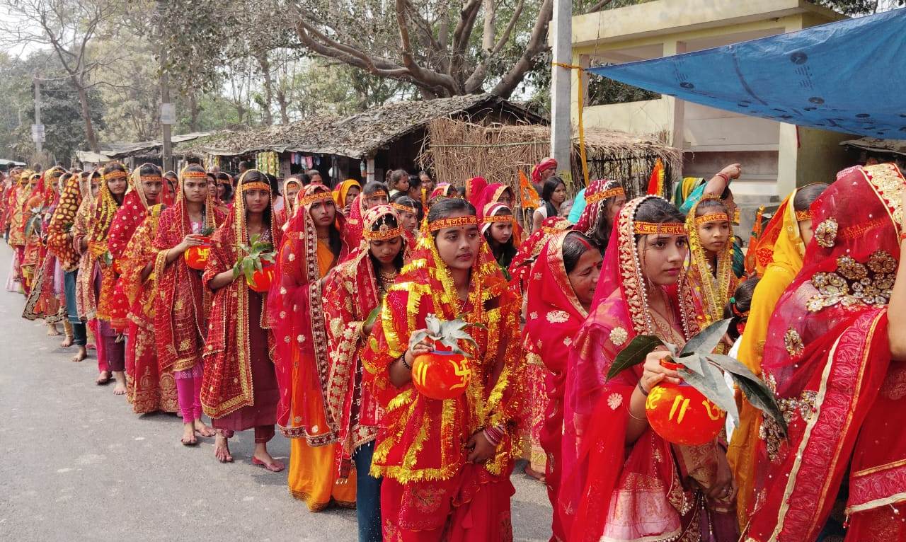 कलश यात्रा के साथ हनुमान प्रतिमा प्राण प्रतिष्ठा यज्ञ का किया गया शुभारंभ, 251कन्याओं ने लिया कलश यात्रा में भाग 3