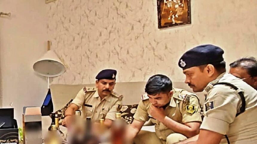 बिहार में मशहूर मिठाई दुकान मालिक के घर हो रही थी इनकम टैक्स की रेड,  मिला कुछ ऐसा... बुलानी पड़ी पुलिस 1