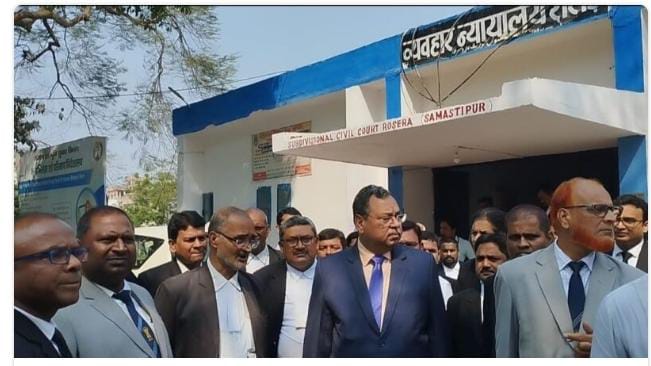 समस्तीपुर : हाईकोर्ट के न्यायमूर्ति नवनीत कुमार पांडेय ने रोसड़ा कोर्ट का किया निरीक्षण 1