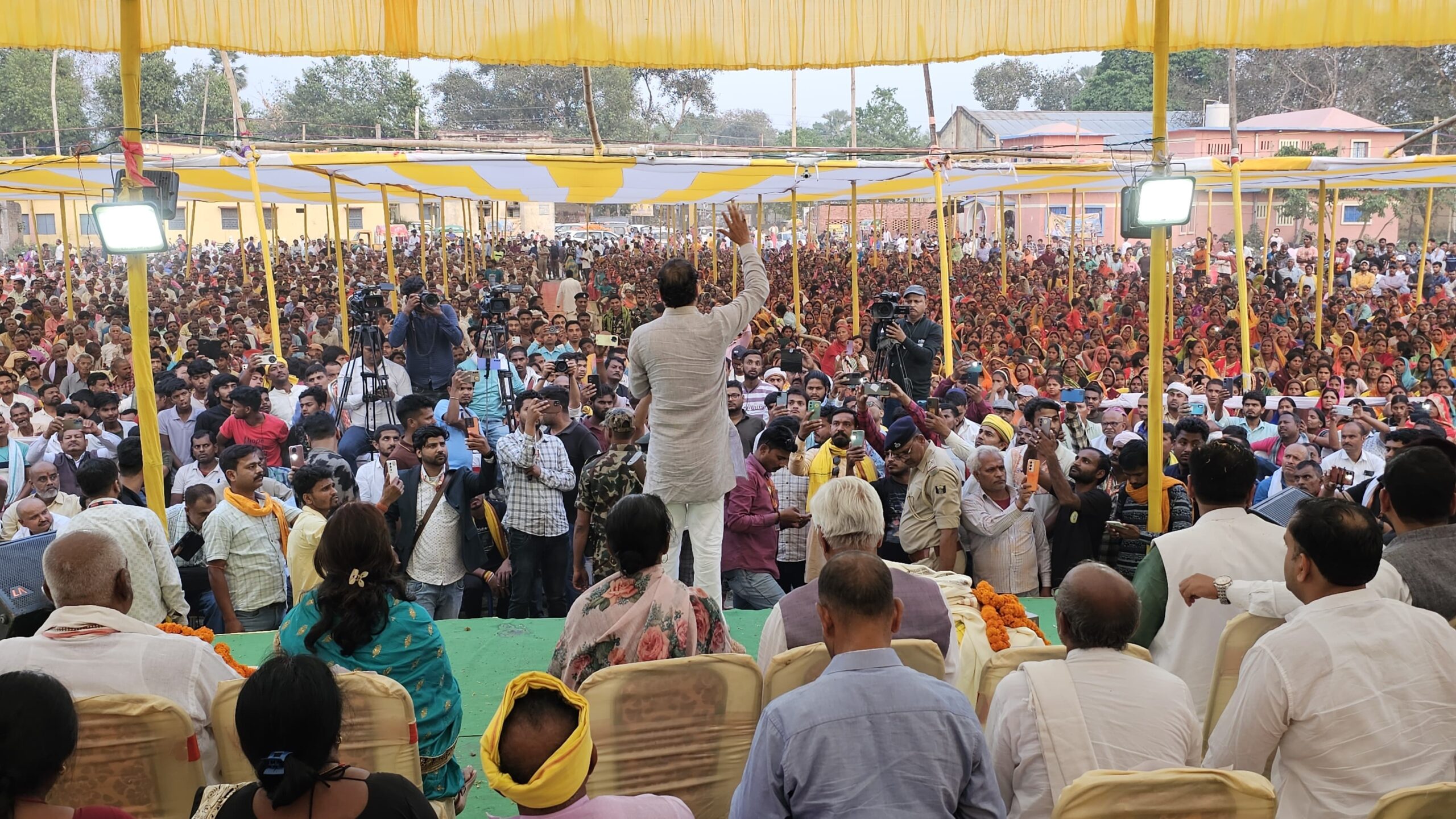 दिसंबर 2025 से 60 वर्ष से अधिक आयु के प्रत्येक पुरुष और महिला को 2000 रुपये मासिक पेंशन मिलेगी, 15 वर्ष से कम आयु के बच्चों को निजी स्कूलों में मुफ्त शिक्षा मिलेगी - प्रशांत किशोर 2