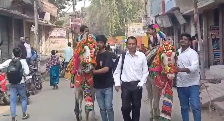 एक पिता ऐसा भी, जुड़वां बेटे को ऐसे भेजा स्कूल 1