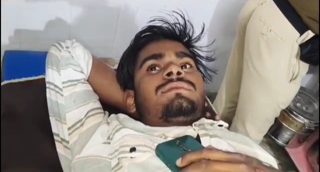 बेगूसराय में बीती रात एक दर्दनाक सड़क हादसे में दो बाइक सवार युवक गंभीर रूप से घायल 2