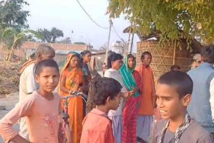 समस्तीपुर: पीएम आवास योजना देने नाम पर लाभुक से कर्मी द्वारा ली जाती है राशि,भ्रष्टाचार की मार से पीड़ित झोपड़ी की छत के नीचे रहने को मजबूर 27