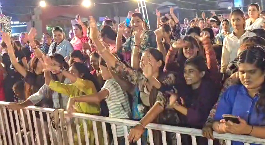 बेगूसराय में बिहार दिवस के मौके पर जिला प्रसाशन की ओर से भव्य सास्कृतिक कार्यक्रम का किया गया आयोजन 4