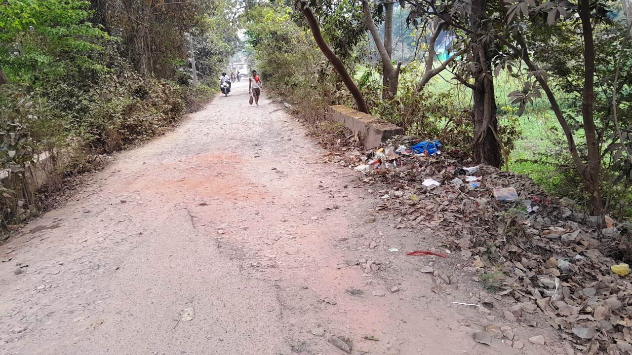 स्कूल व  कॉलेज एवं  दो रेलवे स्टेशन जाने का मार्ग जर्जर, उद्धारक का इंतजार 2