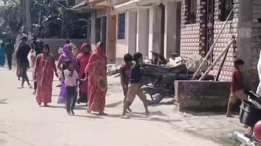 बेगूसराय में दबंग पड़ोसी द्वारा रास्ता को दीवाल से घेर देने के कारण 110 वर्षीय महिला की मृत के बाद दो दिनों तक सड़ती रही शव 3
